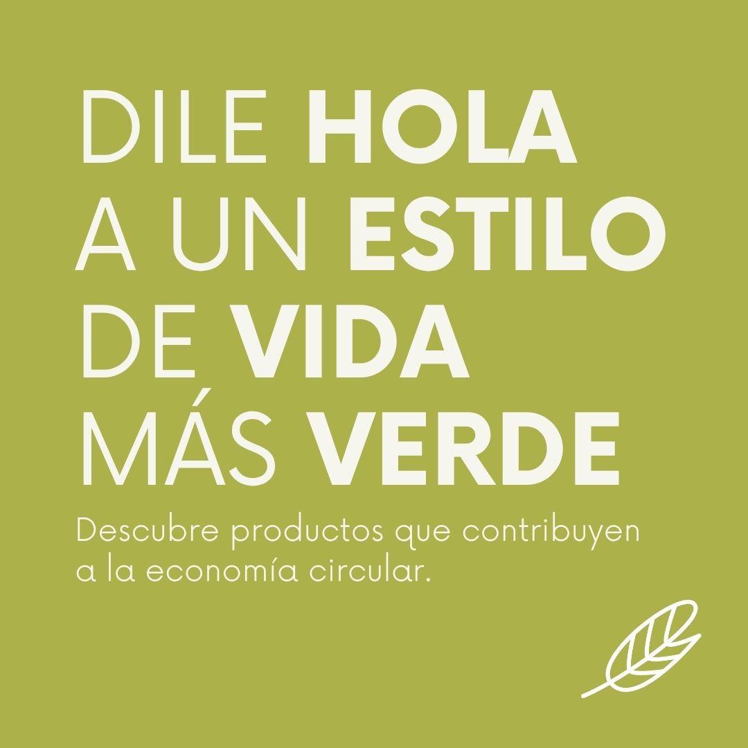 Composición tipográfica de Ecomunal sobre fondo verde orgánico con el mensaje 'Dile hola a un estilo de vida más verde'. Muestra de la estrategia de comunicación y tono de voz desarrollada por Outroute Digital para e-commerce consciente.
